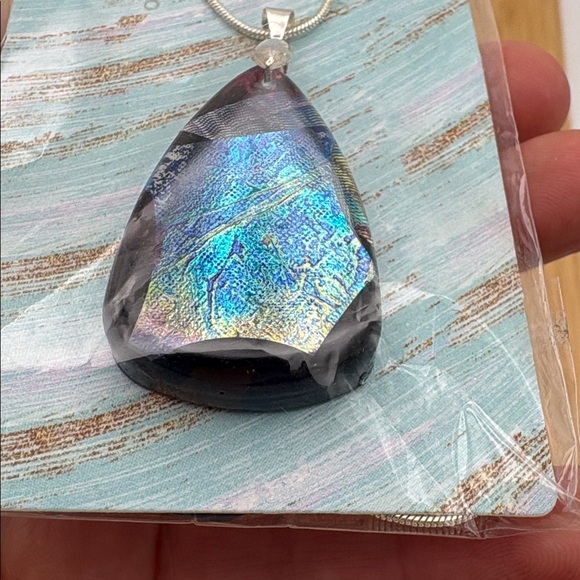 NWT Silver and Blue Pendant Necklace - Picture 4 of 4